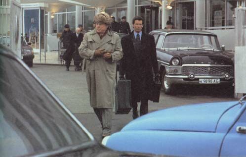 Bond and Wade at Pulkovo Airport in St. Petersburg